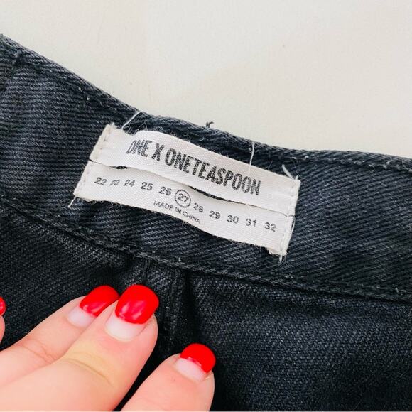 ONE TEASPOON Mid Rise Bandits Distressed Black Wash Raw Denim Cutoffs Short 27 - Picture 2 of 8